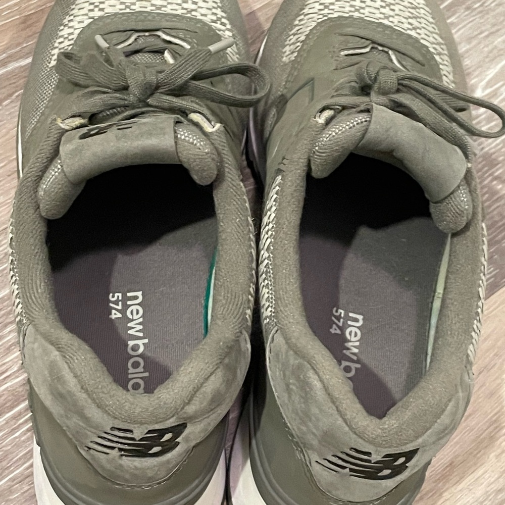 Womens New Balance 574 Military Foliage Green Size 7.5 - Picture 8 of 8